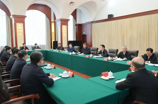  2018年9月28日，习近平主持召开深入推进东北振兴座谈会并发表重要讲话。新华社记者 鞠鹏 摄
