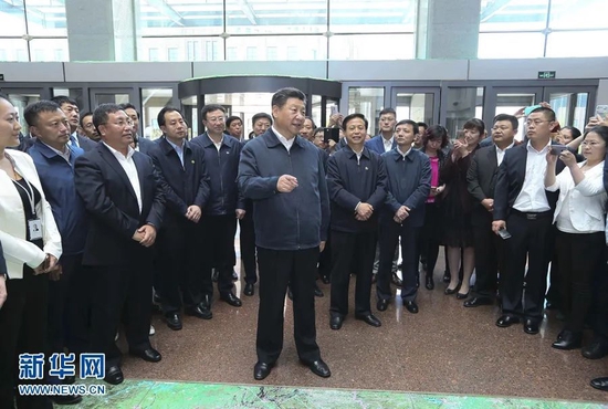  2016年5月23日至25日，习近平在黑龙江考察调研。这是5月25日上午，习近平在哈尔滨科技创新创业大厦勉励科技人员多出成果。新华社记者 兰红光 摄
